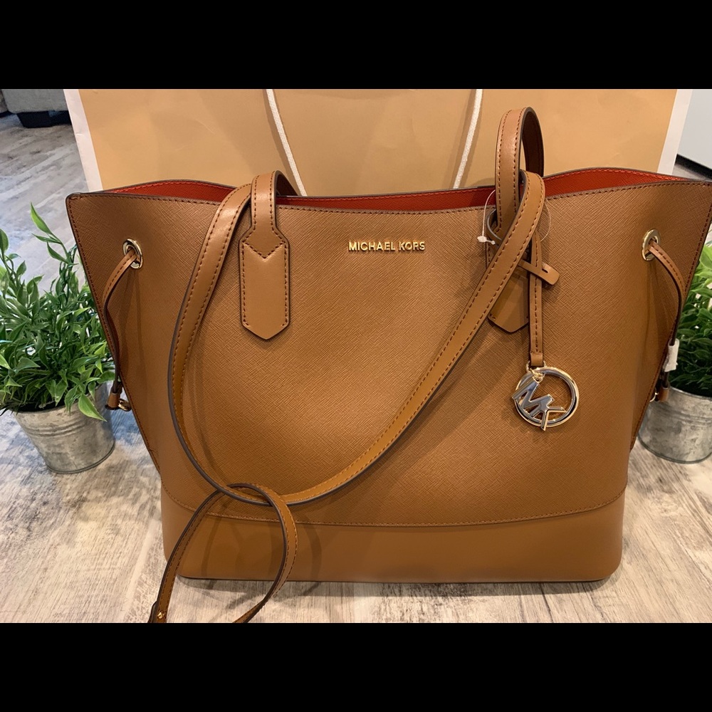 🥰NWT MK LG TRISTA TOTE